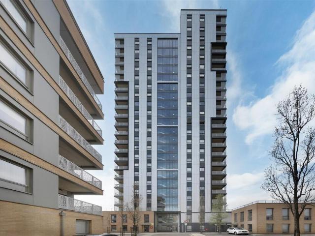 Flat for sale in Upper Edmonton, Greater London