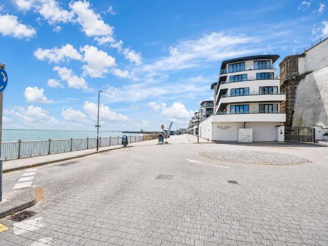 Flat for sale in East Cliff, Acol