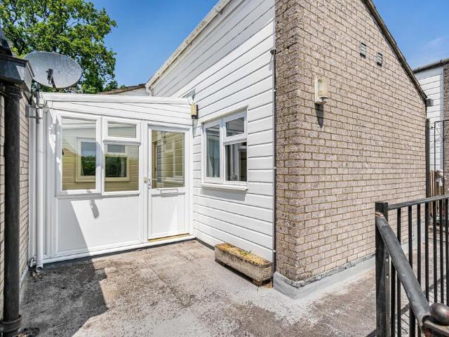 Flat for sale in Bolton Low Houses, Hampshire