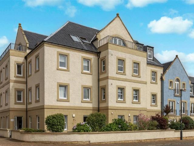 Flat for sale in Inverkip, Scotland