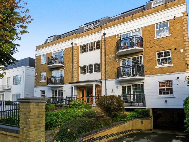 Flat for sale in London Borough of Redbridge, Greater London