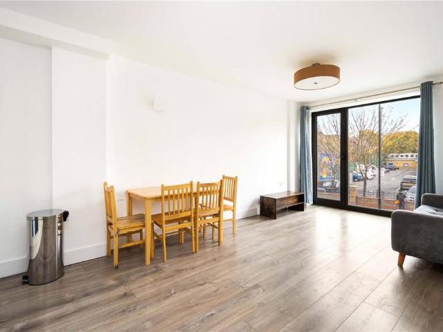 Flat for sale in South Hackney, Greater London