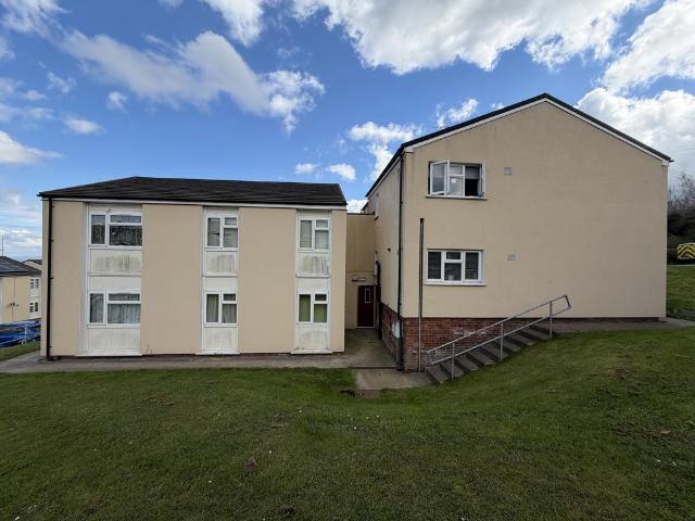Flat for sale in Coedpoeth, Wales