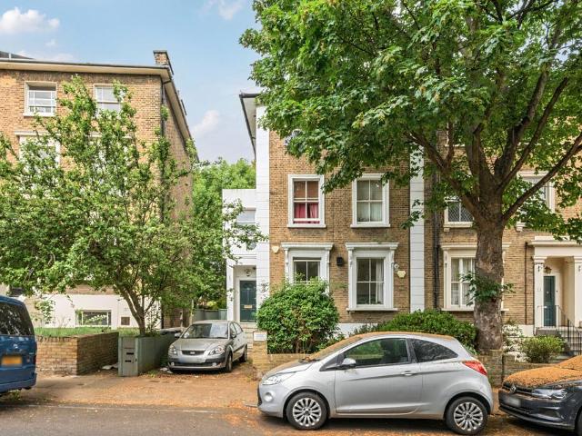 Flat for sale in London Borough of Lewisham, Ladywell