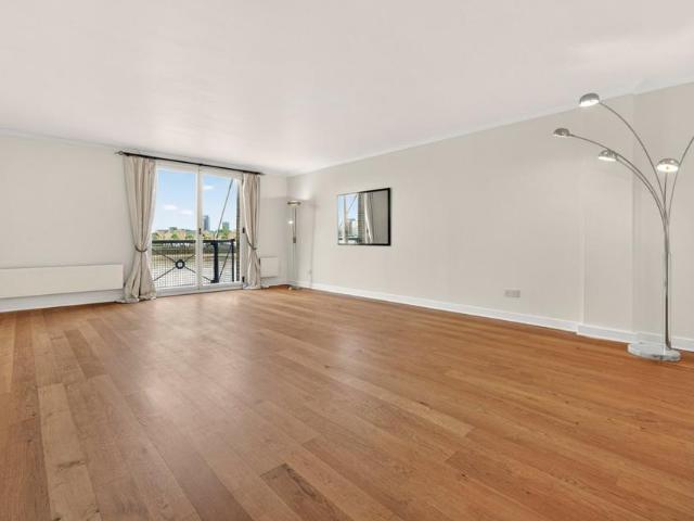 Flat for sale in Ratcliffe, Limehouse