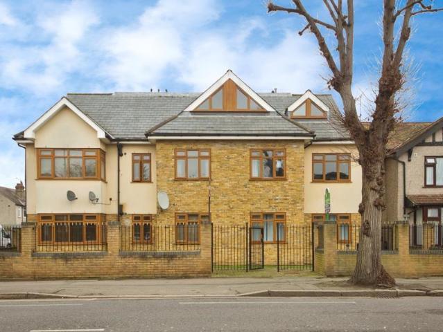 Flat for sale in Greater London