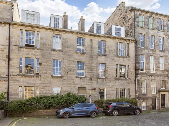 Flat for sale in Gayfield, Broughton