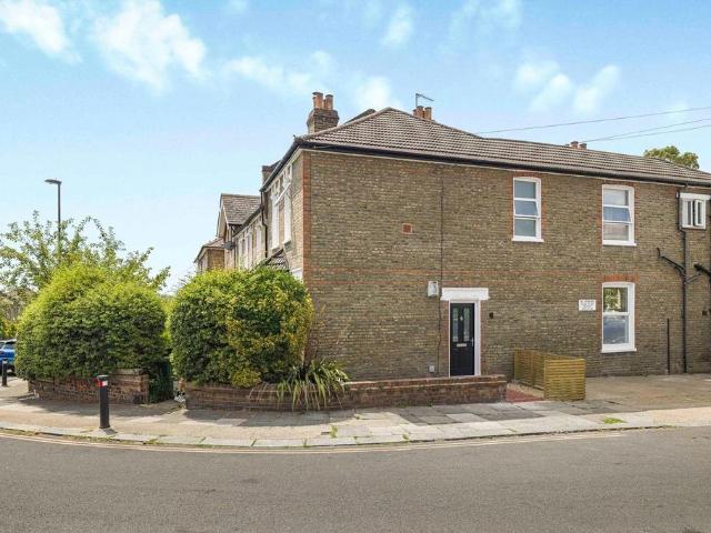 Flat for sale in London Borough of Lewisham, Greater London