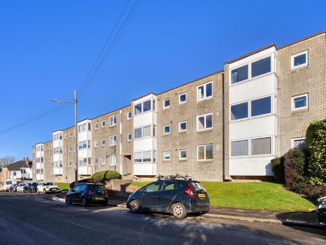 Flat for sale in Auldhouse, Scotland