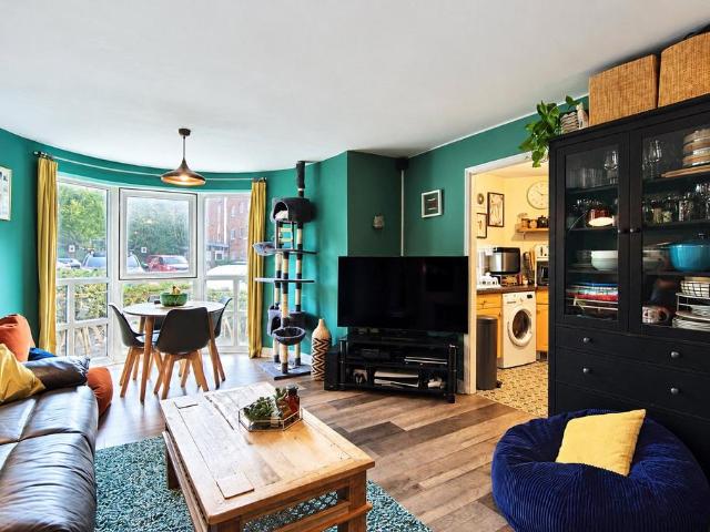 Flat for sale in London Borough of Newham, Greater London