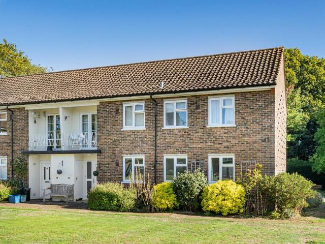 Flat for sale in London Borough of Croydon, Greater London