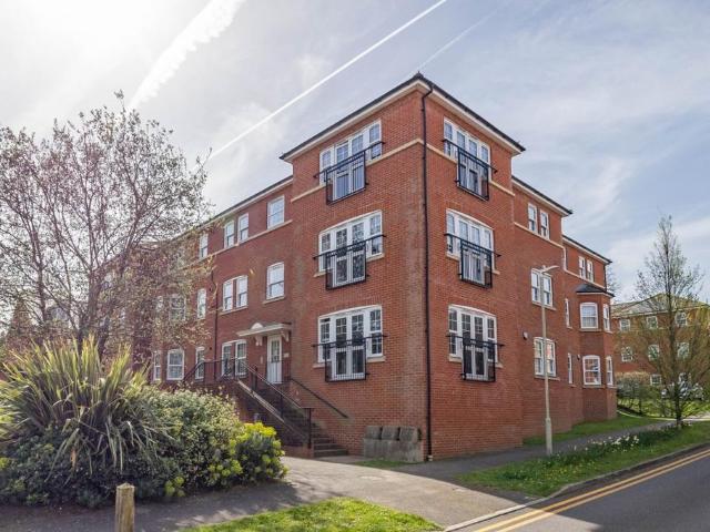 Flat for sale in Stuppington, Canterbury