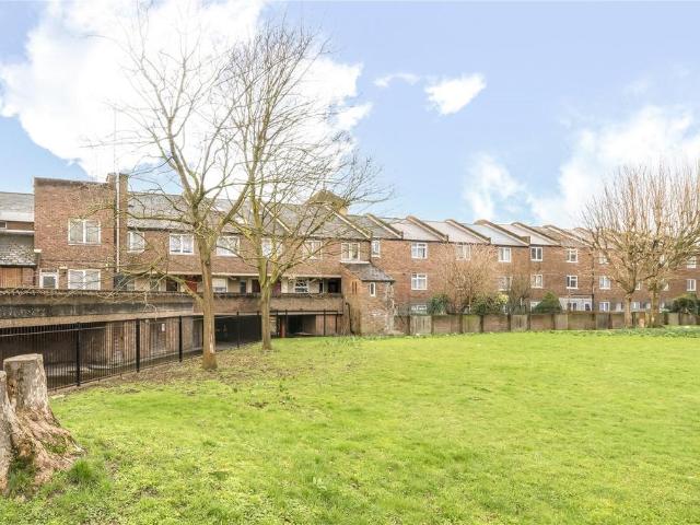 Flat for sale in Bromley-by-Bow, Poplar Grove