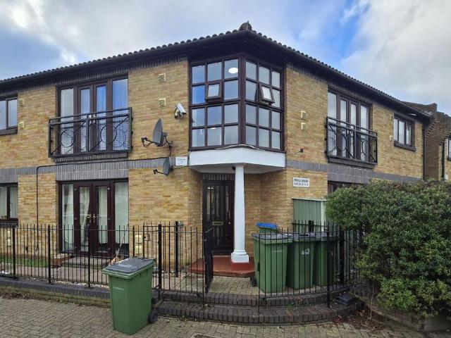 Flat for sale in Thamesmead, Isle Of Man
