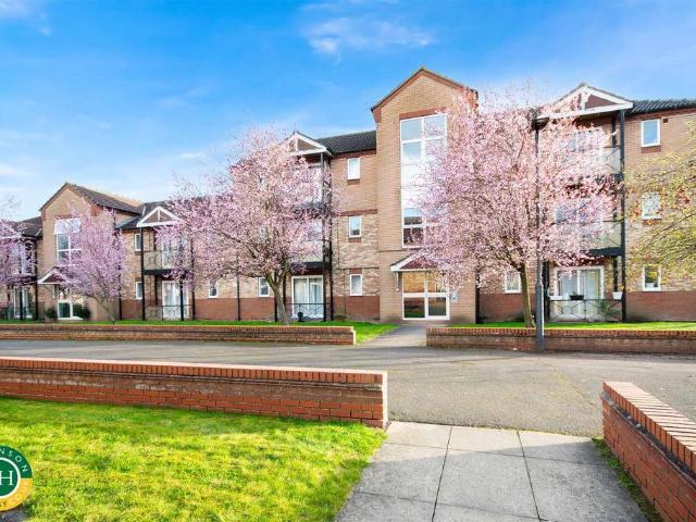 Flat for sale in Lakeside, South Yorkshire