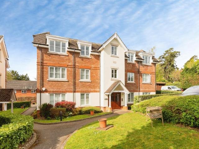 Flat for sale in Oaklands, Fretherne