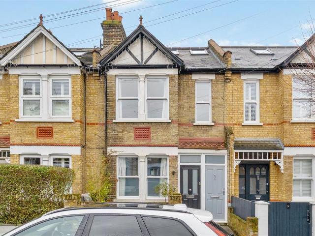Flat for sale in London Borough of Merton, Raynes Park