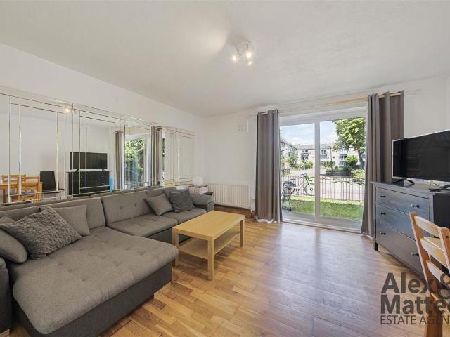 Flat for sale in Old Kent Road, Greater London
