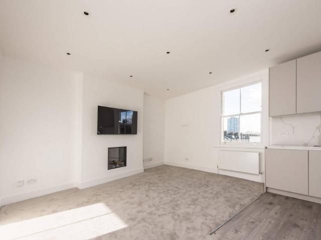 Flat for sale in Gospel Oak, Greater London
