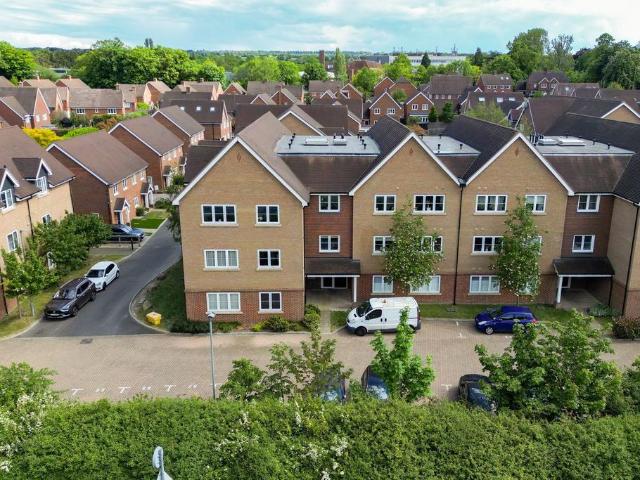 Flat for sale in Ewell, Surrey