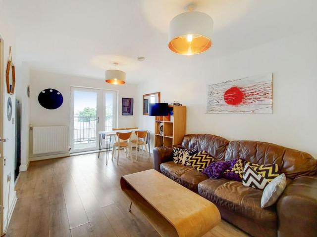 Flat for sale in East Greenwich, Greater London