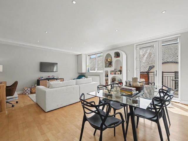Flat for sale in South Hampstead, Greater London