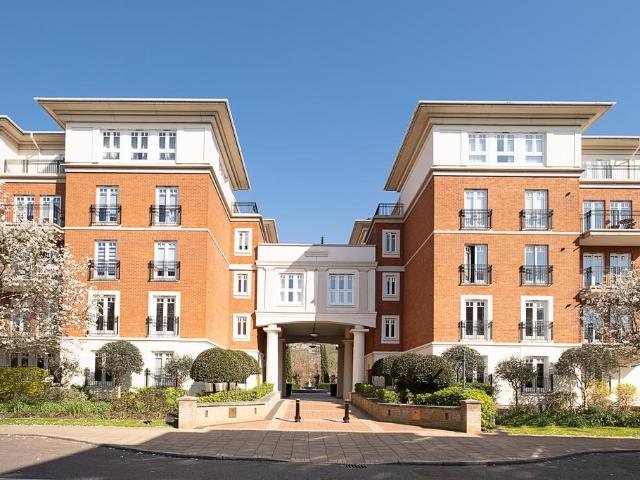 Flat for sale in Petersham, Greater London