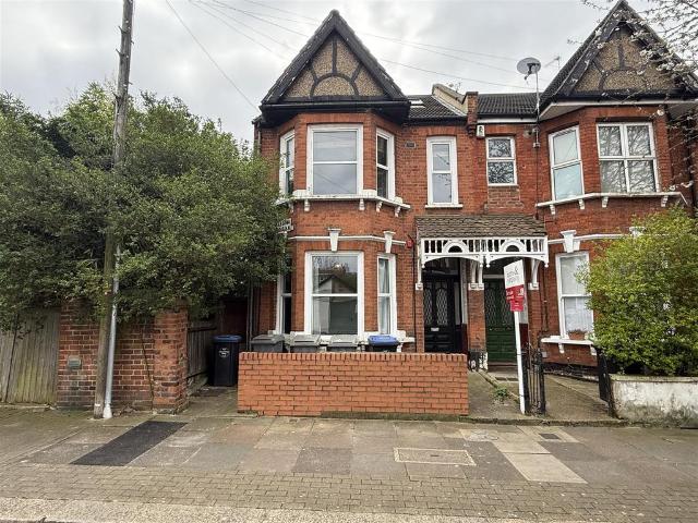 Flat for sale in Harlesden, Greater London