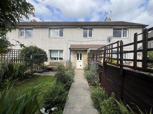 Flat for sale in Lower Wyke, West Yorkshire