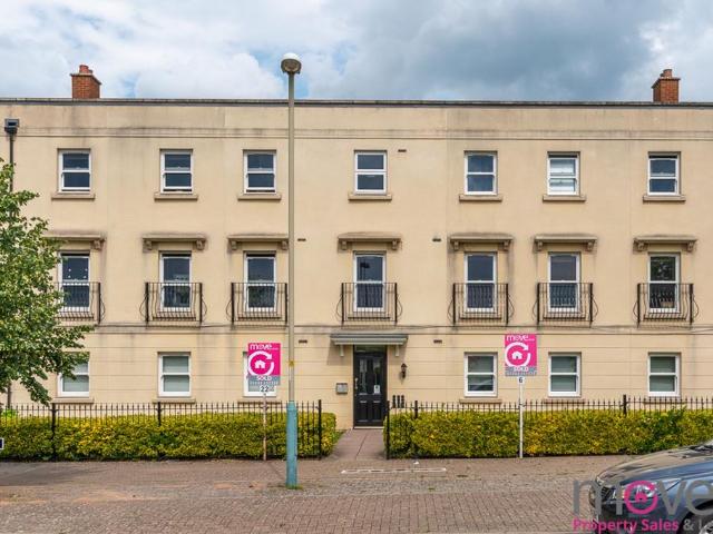 Flat for sale in Oakley, Golden Valley