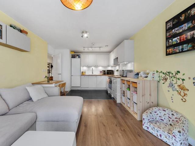 Flat for sale in Belvedere, Greater London