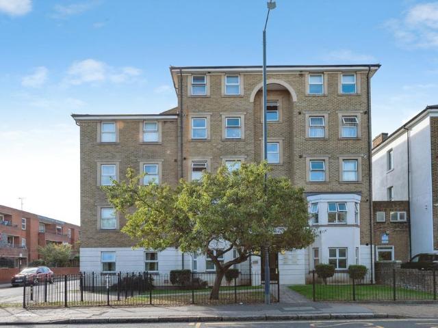 Flat for sale in Gravesend, Gravesham