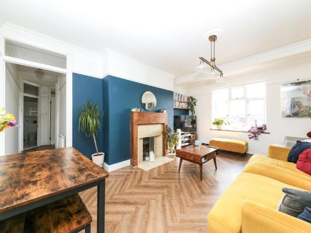 Flat for sale in London Borough of Croydon, Greater London