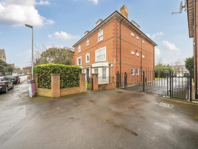 Flat for sale in Reading West, Reading