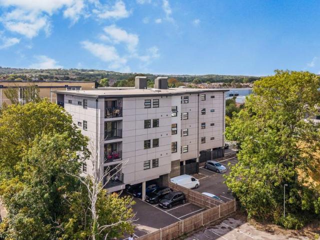 Flat for sale in Sandown Park, Kent