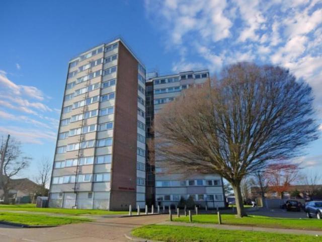 Flat for sale in Southchurch, Alton Barnes