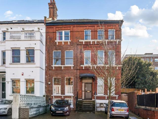 Flat for sale in Kilburn, Greater London