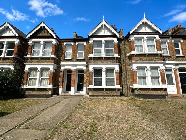 Flat for sale in London Borough of Lewisham, Greater London