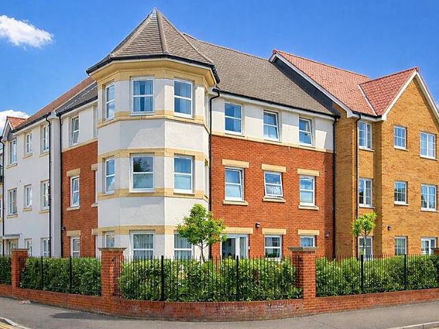 Flat for sale in Oxenden, The Bridge