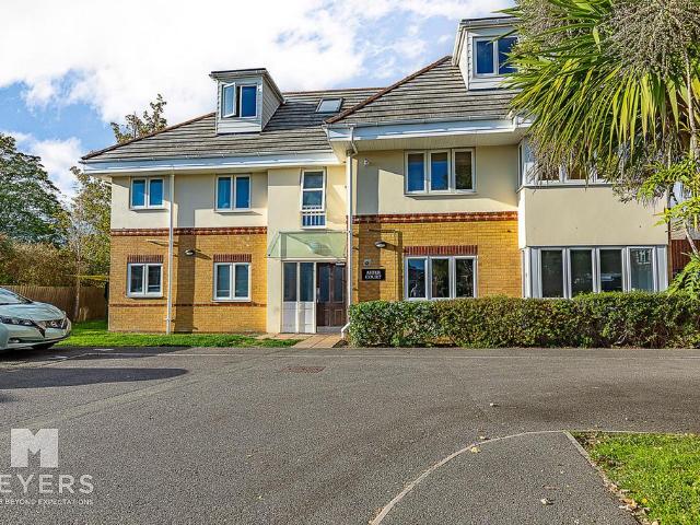 Flat for sale in Oakdale, Poole