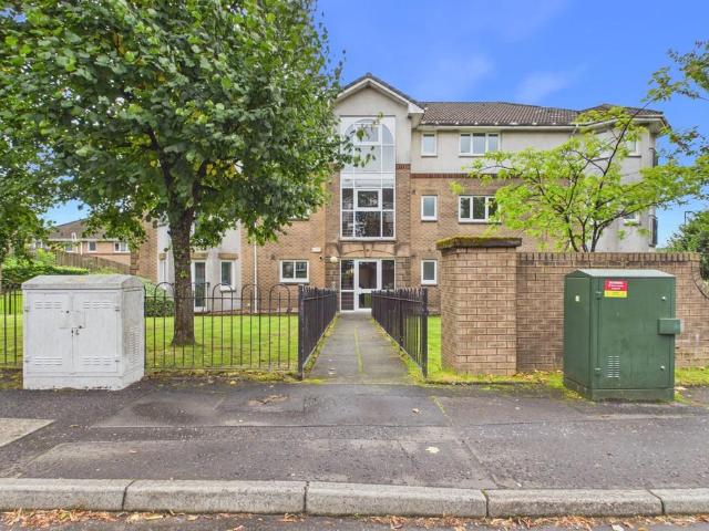 Flat for sale in Bonhill, Scotland