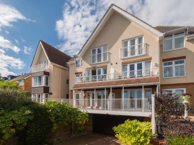 Flat for sale in Dumpton Gap, Thanet