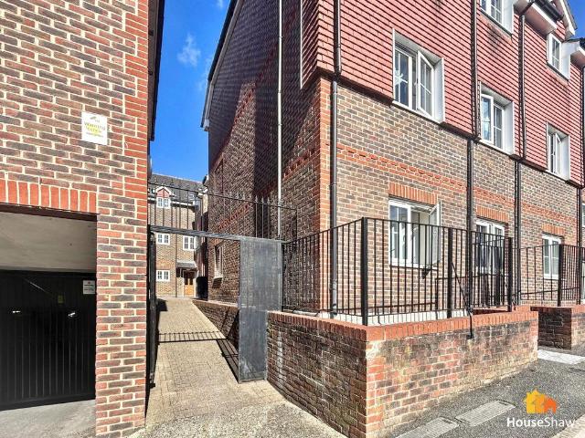 Flat for sale in Waterside, Chesham
