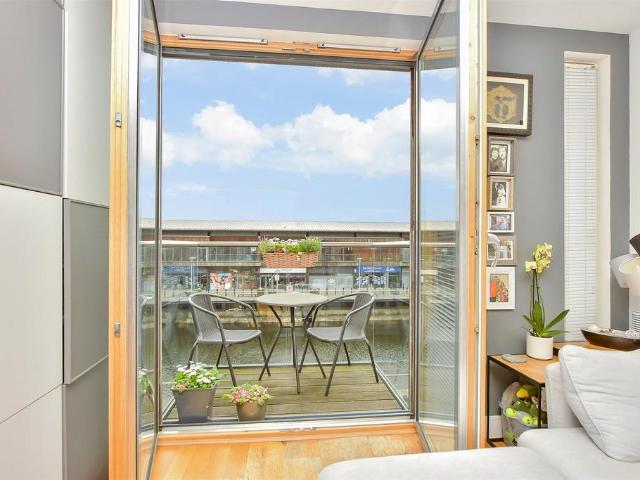 Flat for sale in Brompton, Gillingham