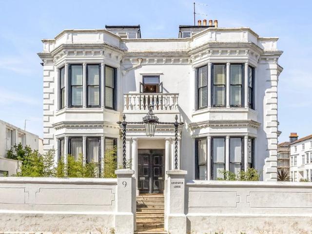 Flat for sale in Aldrington