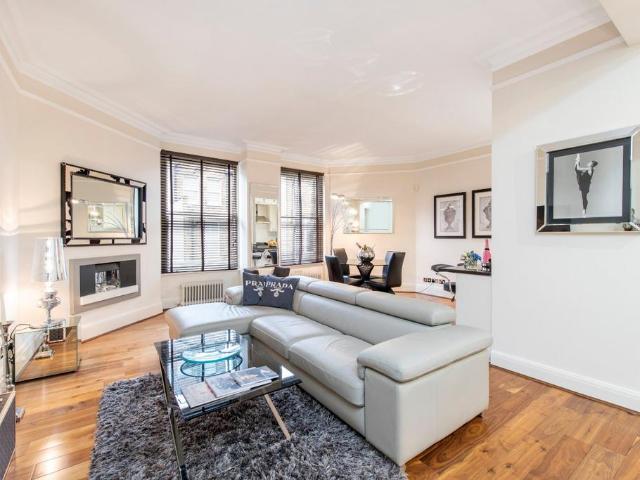 Flat for sale in Chelsea, Greater London