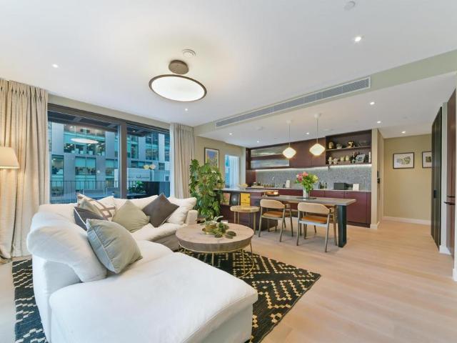 Flat for sale in Nine Elms, Greater London