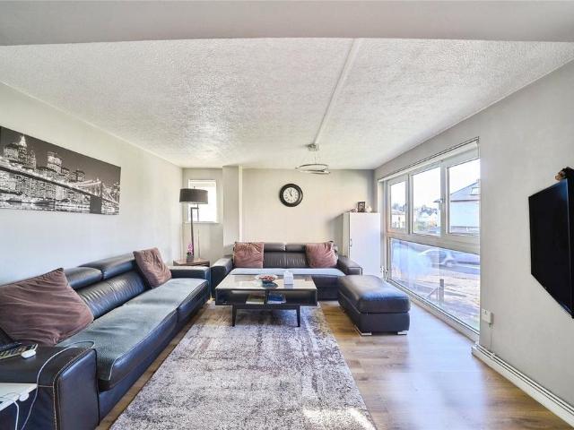 Flat for sale in Manor Park, Greater London