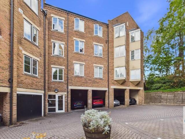 Flat for sale in Driffold, Birmingham