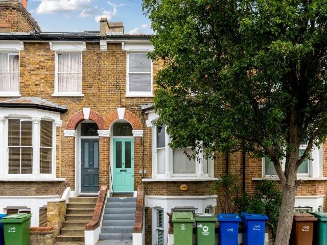 Flat for sale in East Dulwich, Greater London